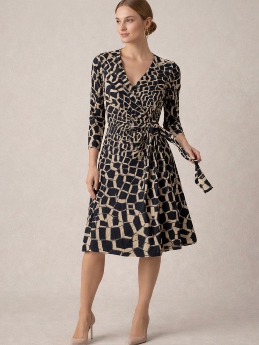 Diane von Furstenberg DVF 100% Silk True Wrap Dress Geometric Black Cream